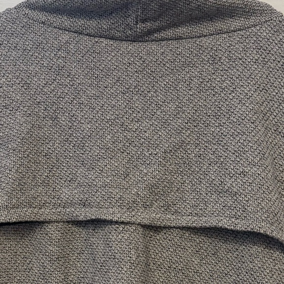 Te Verde cowl neck knit athletic vest Size Medium. Great condition! - Picture 14 of 15